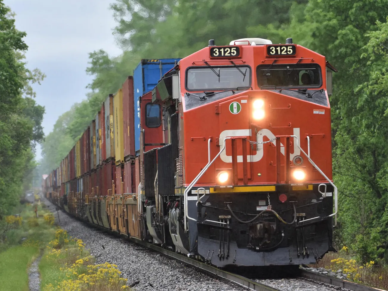 Tell Congress to require two-person freight train crews