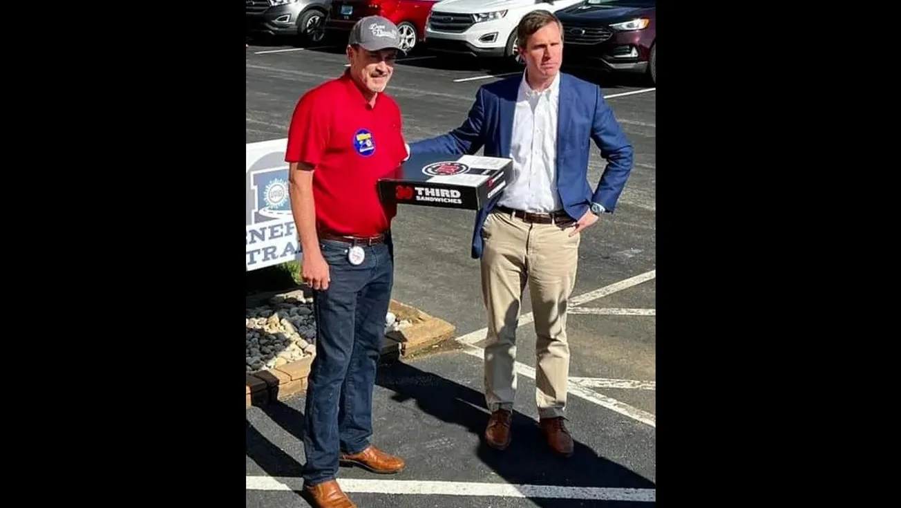 Beshear pays surprise visit to UAW Local 862 picket line